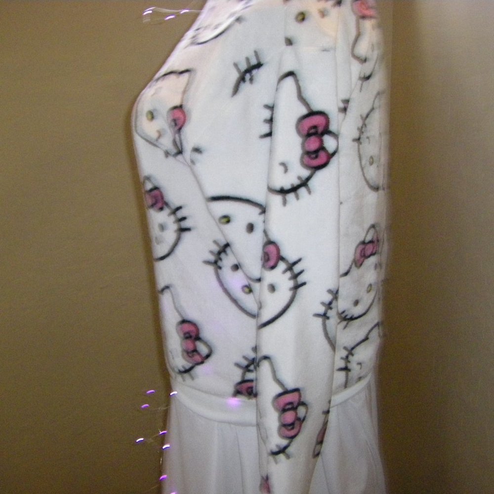 Hello Kitty White Plush Fleece Sweatshirt by Sanrio JR. Women's Sizes New Sealed - Picture 2 of 12
